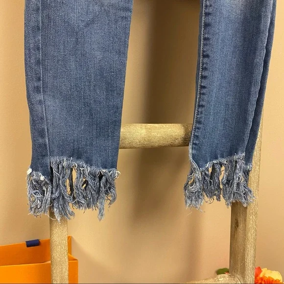 BlankNYC The Reade Classic Frayed Hem Skinny Jeans 26 - Picture 7 of 14